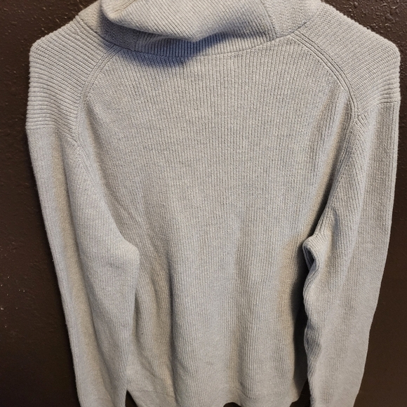 Men's Banana Republic Sweater - Picture 3 of 3